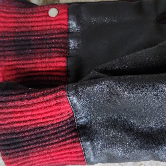 ATHLETA POLARTEC POWER STRETCH BLACK FAUX LEATHER GLOVES XS/S - Picture 7 of 8